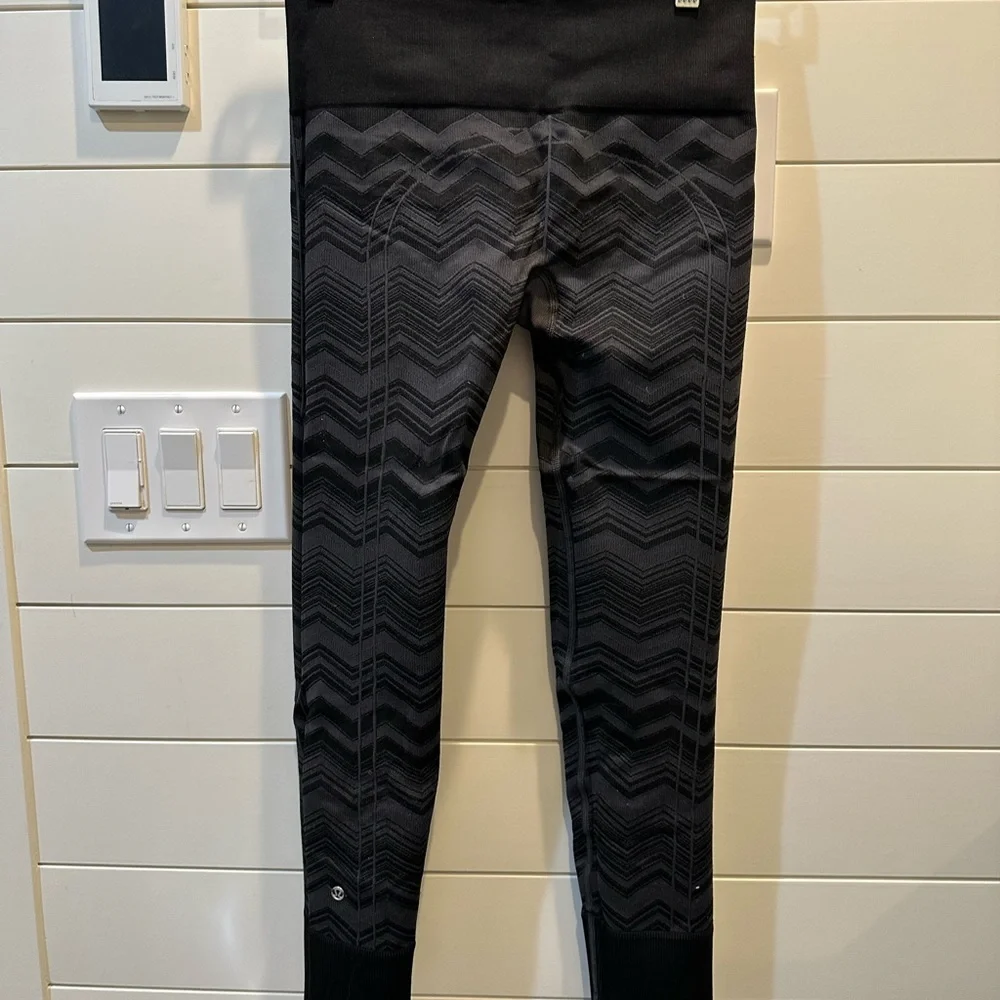 Lululemon Ribbed Tight size 4 - Picture 2 of 5